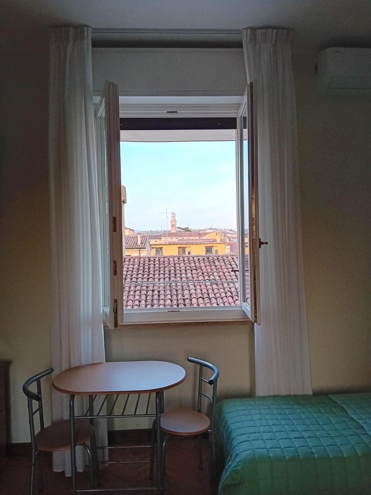 B&B Califano- 2 Leoni Verona Exterior photo